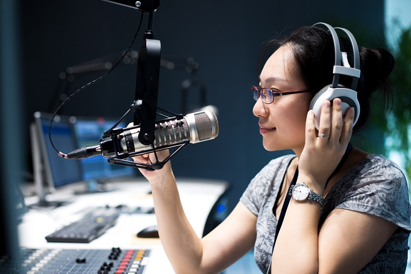Authentic or Augmented? How Voice Actors Add a Human Touch to E-Learning