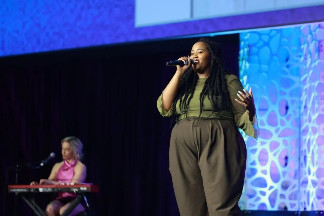 A photo shows freestyle+ onstage during their ATD26 keynote.